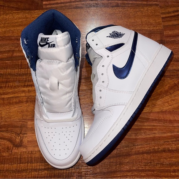 Jordan 1 Retro High OG BG ‘Metallic Navy’ - Picture 2 of 9